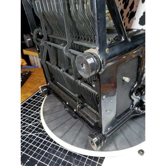 Replacement feet for the Underwood 6 model typewriter. - Picture 3 of 5